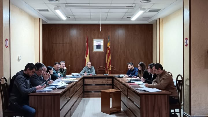 Más de 30 municipios defienden su autonomía en materia de ordenación urbana y EERR